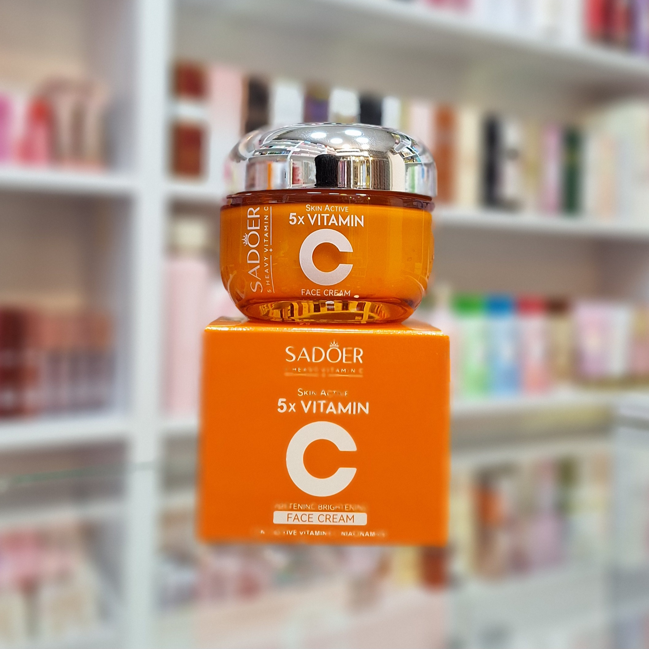 کرم آبرسان روشن کننده ویتامین سی سادور