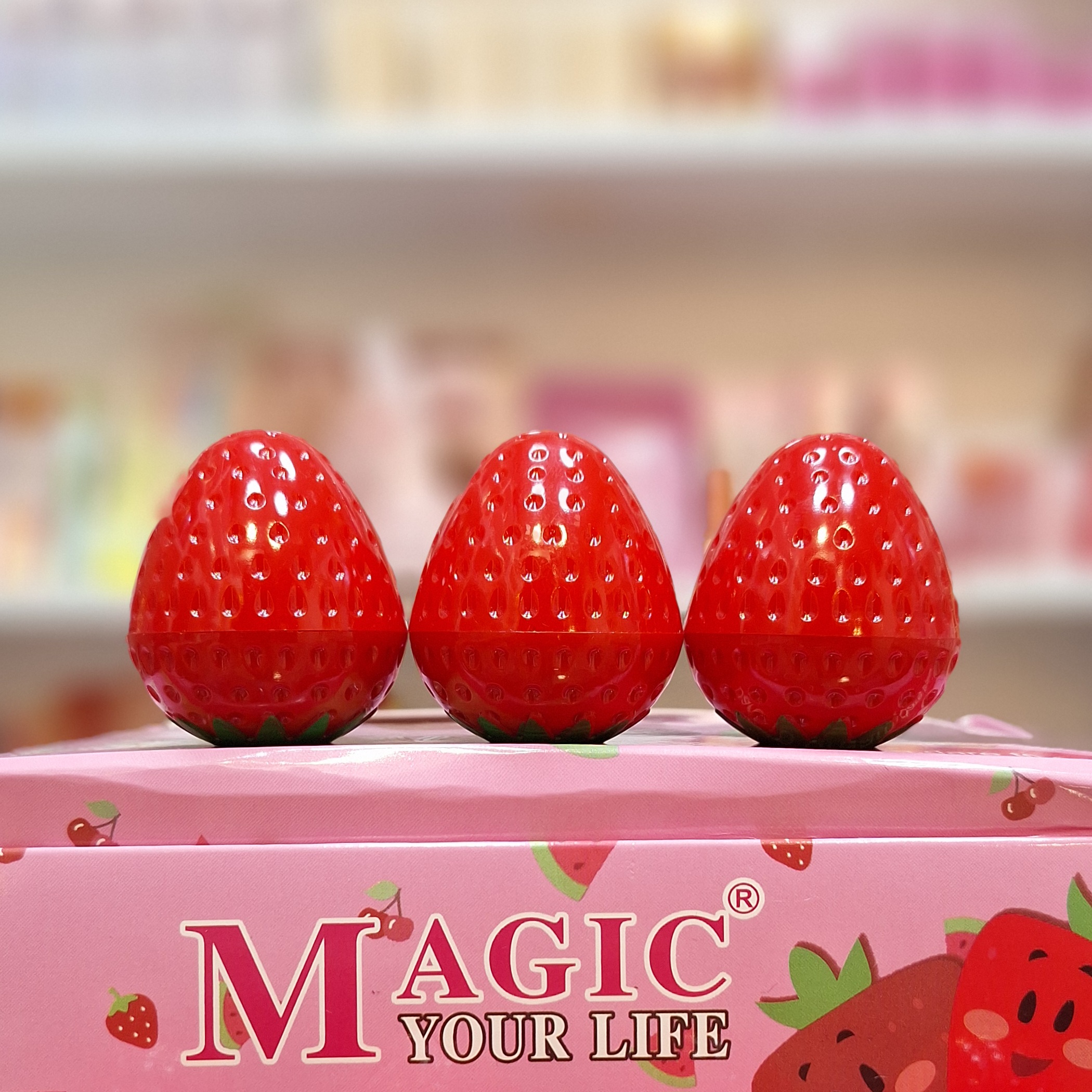 بالم لب توت فرنگی مجیک Magic